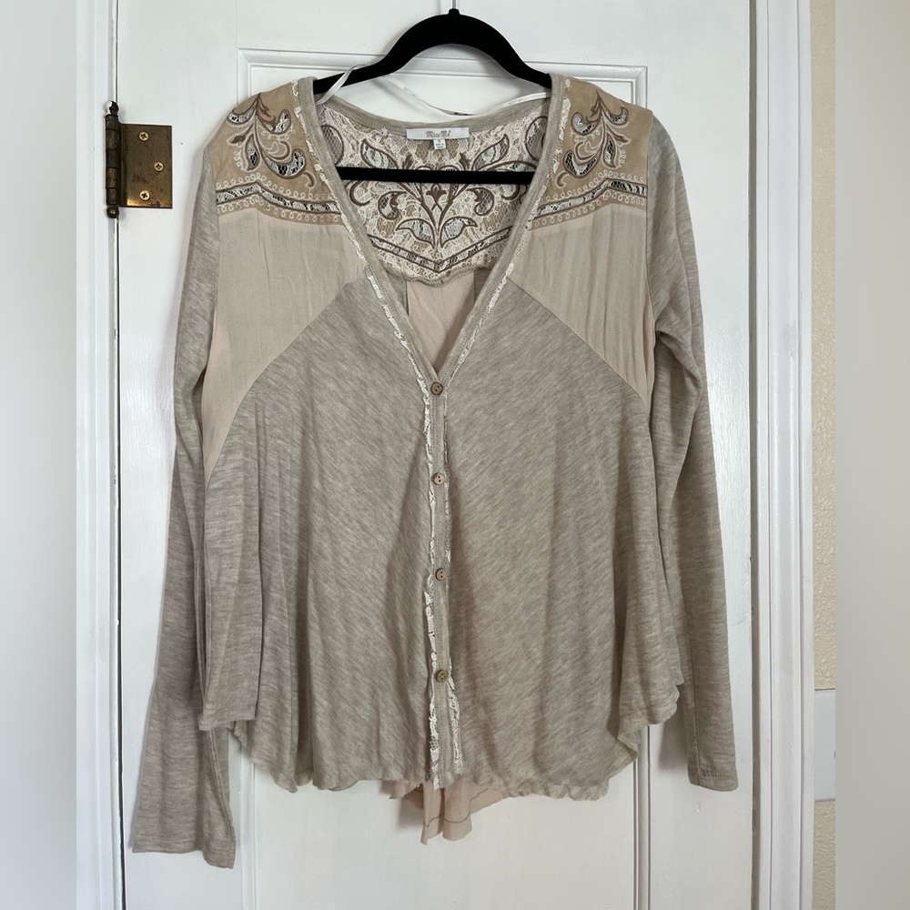 Miss me women’s size small button front V-neck cover-up